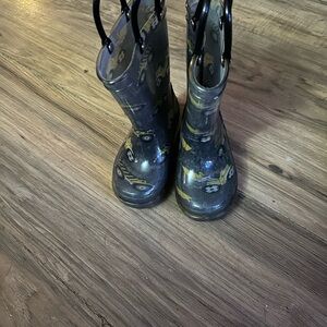 Kids Gray Rain Boots with tractors and light up.